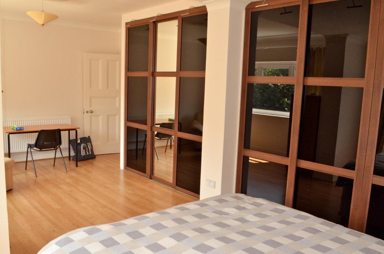A Cozy House To Stay In Sunny בורנמות' מראה חיצוני תמונה