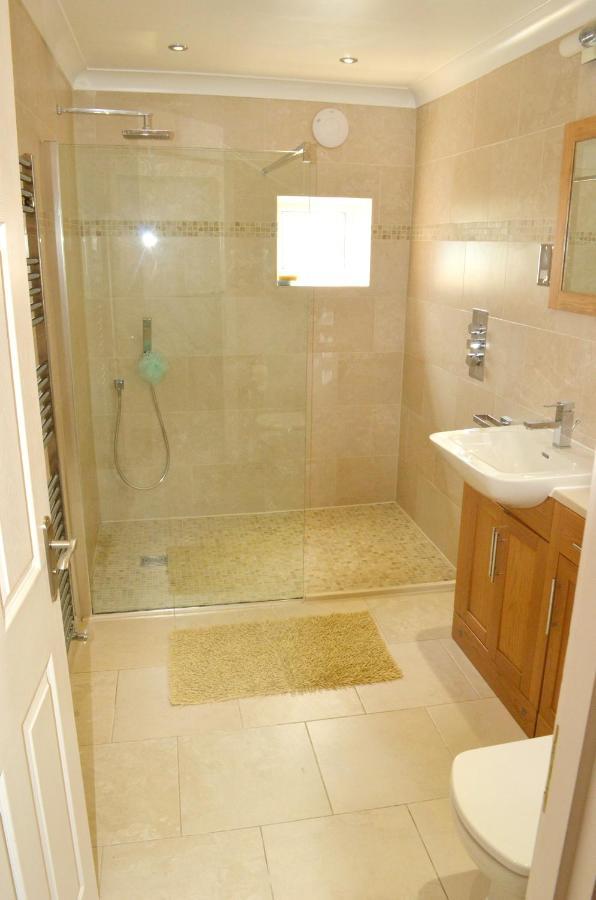 A Cozy House To Stay In Sunny בורנמות' מראה חיצוני תמונה