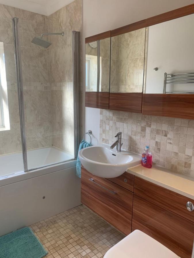 A Cozy House To Stay In Sunny בורנמות' מראה חיצוני תמונה