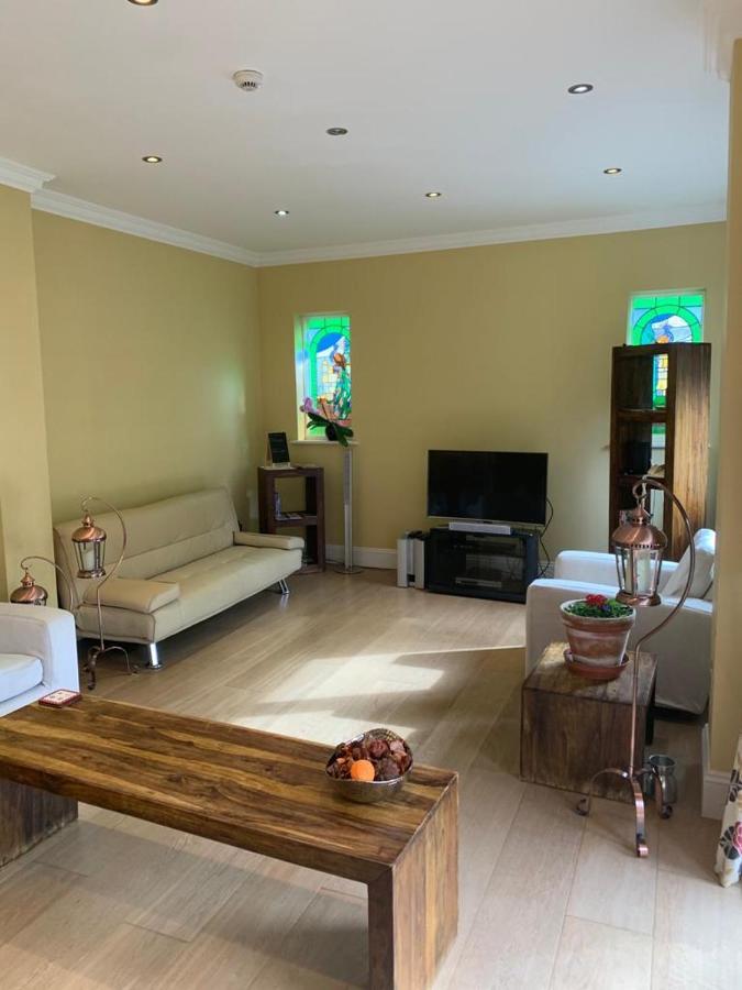 A Cozy House To Stay In Sunny בורנמות' מראה חיצוני תמונה