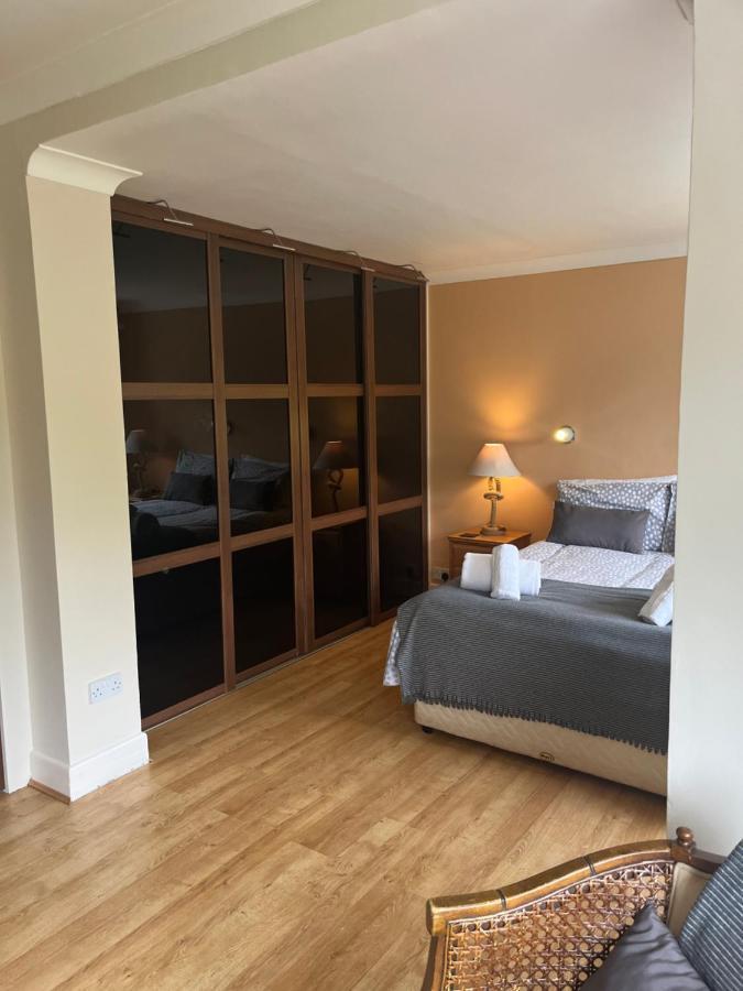 A Cozy House To Stay In Sunny בורנמות' מראה חיצוני תמונה