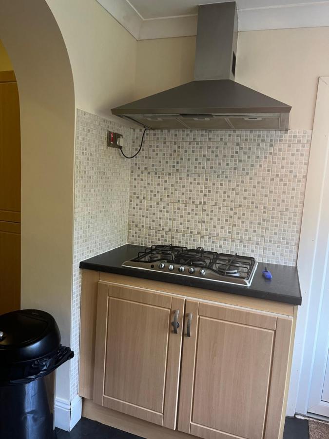 A Cozy House To Stay In Sunny בורנמות' מראה חיצוני תמונה